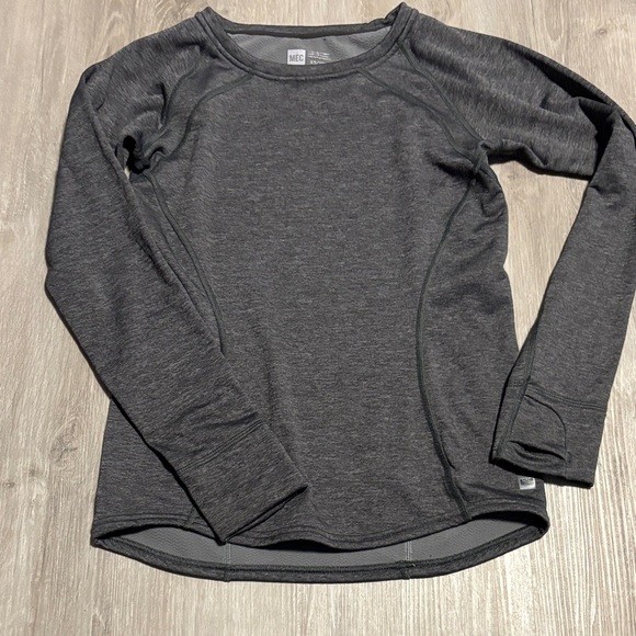 MEC Tops - MEC Heather Gray Women's Long Sleeve Top